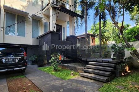 Disewakan/Dijual Rumah 3 Lantai dalam Komplek di Jl Anggur Cipete, Cilandak, Jakarta selatan