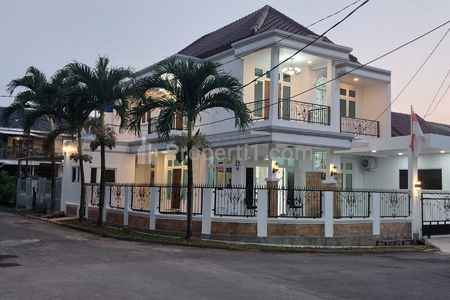 Dijual Cepat Rumah Mewah dan Baru seperti Rumah Sultan di Serpong Utara, Tangerang Selatan, Banten