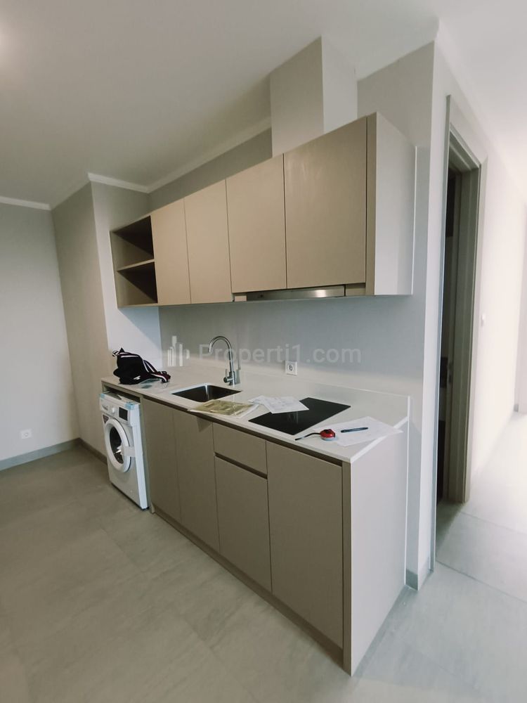 Sewa Apartemen Menara Jakarta di Kemayoran -  3 BR Semi Furnished