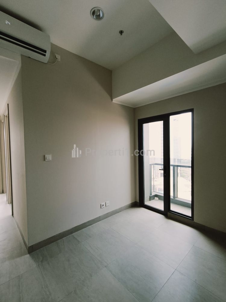 Sewa Apartemen Menara Jakarta di Kemayoran -  3 BR Semi Furnished