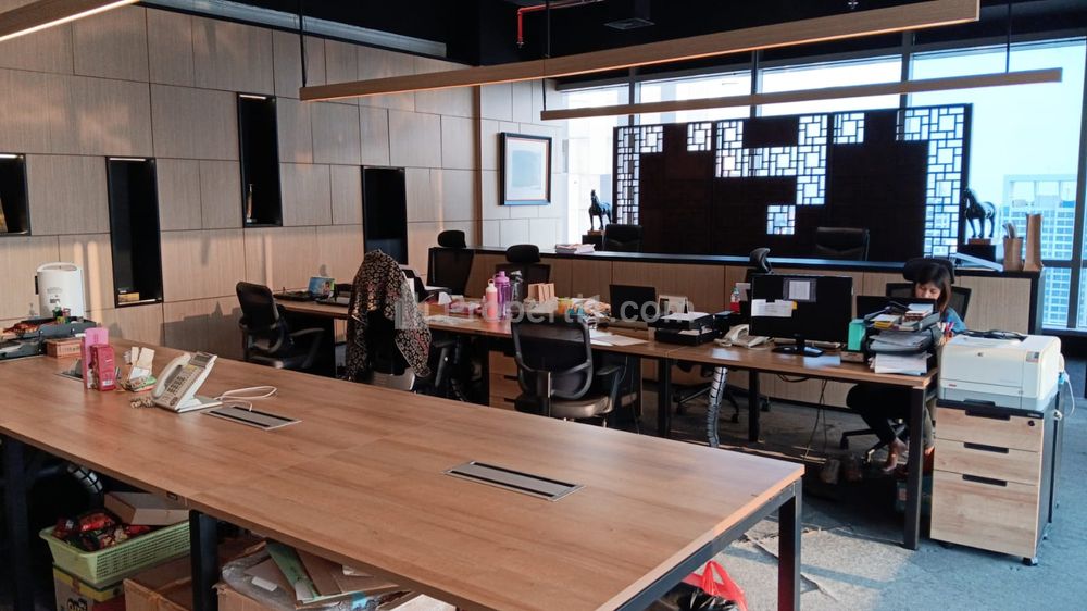 Disewakan Ruang Kantor Soho Capital Podomoro City Jakarta Barat - Luas 120m2, Full Furnished