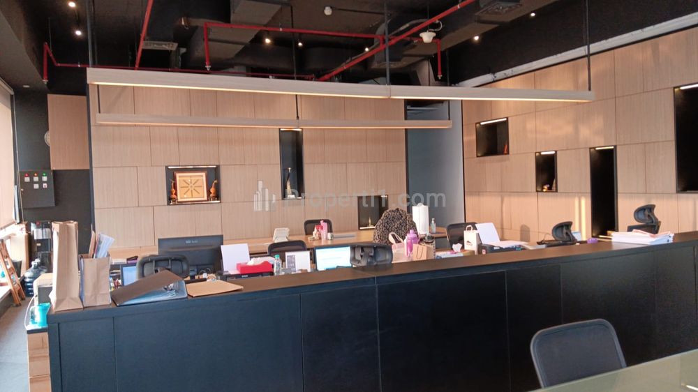 Disewakan Ruang Kantor Soho Capital Podomoro City Jakarta Barat - Luas 120m2, Full Furnished