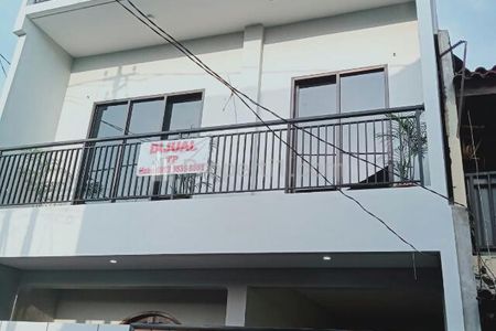 Dijual Rumah 3 Lantai di Jalan Hidup Baru, Gandaria Utara, Jakarta Selatan
