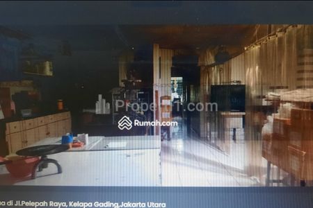 Dijual Cepat Rumah Tua Hook 1,5 Lantai di Kelapa Gading Jakarta Utara - Luas Tanah 300 m2 SHM
