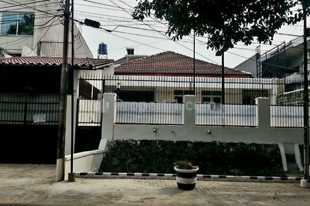 Disewakan Rumah di Jl. Cikatomas Kebayoran Baru Jakarta Selatan, dekat Senopati dan SCBD - Cocok untuk Usaha, Restoran, dan Kantor