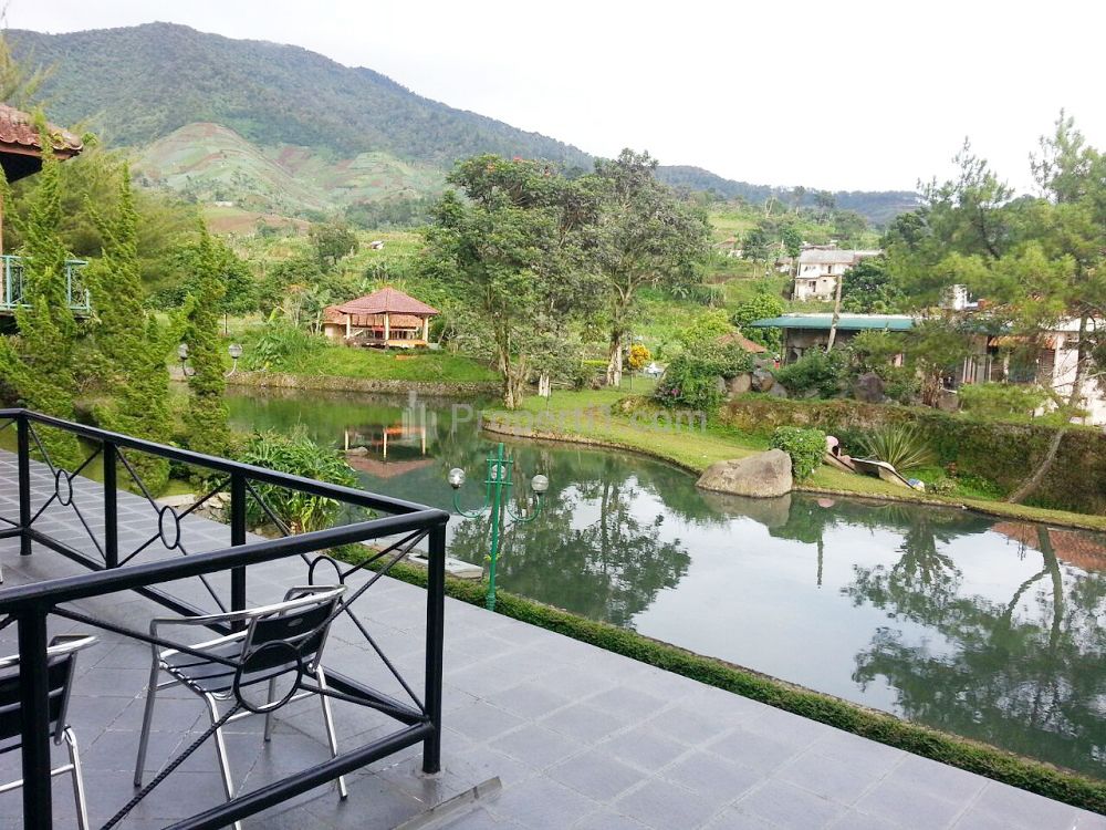 Sewa Villa di Puncak Sebelum Kota Bunga Hanjawar View Danau dan Pegunungan Fasilitas Lengkap Ada Swimming Pool