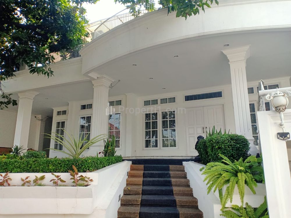 Disewakan Rumah 2 Lantai di Cipete Jakarta Selatan, Lokasi Strategis, Ada Pool