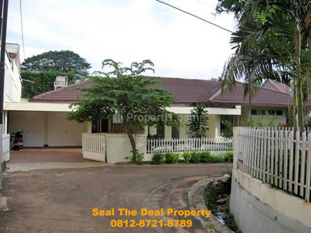 Disewakan Compound House di Kemang Jakarta Selatan - Luas Tanah 868 m2, Ada Kolam Renang STD489