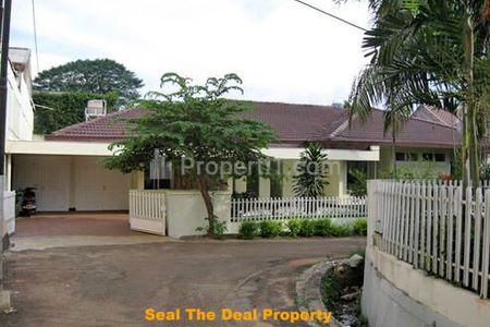 Disewakan Compound House di Kemang Jakarta Selatan - Luas Tanah 868 m2, Ada Kolam Renang STD489