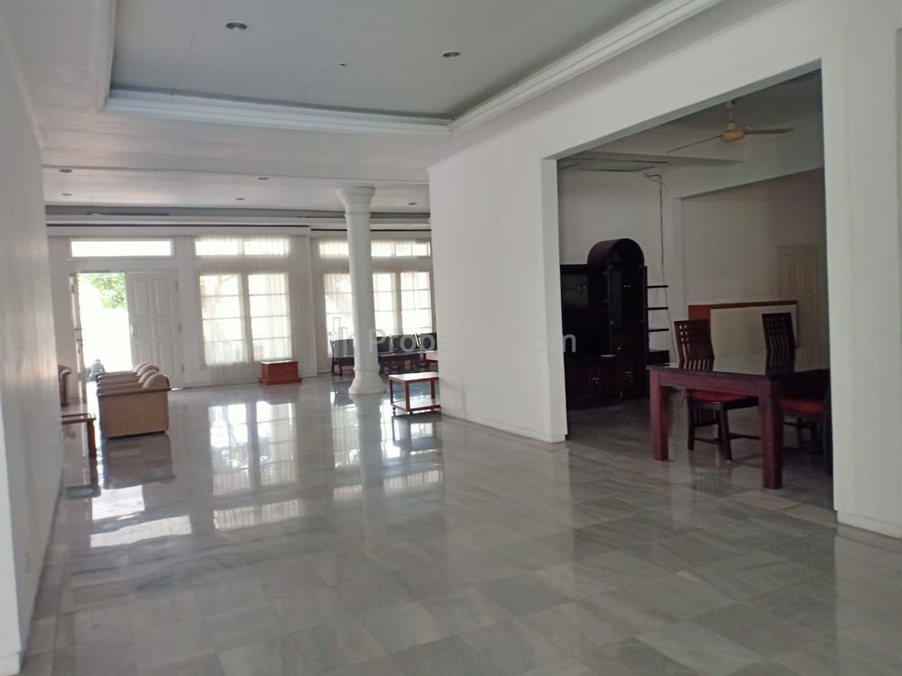 Disewakan Rumah 2 Lantai di Cipete Jakarta Selatan, Lokasi Strategis, Ada Pool