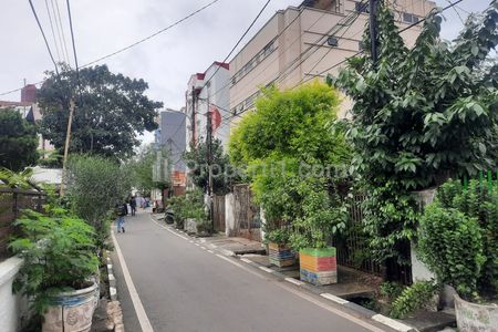 Dijual Cepat Rumah Tua Harga NJOP di Lokasi Strategis Pasar Baru Jakarta Pusat - Luas Tanah 538 m2