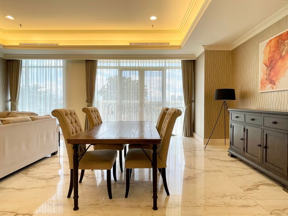 Jual Apartemen Botanica Simprug - 2 BR Full Furnished + Study Room + Maid Room, Kondisi Tersewa