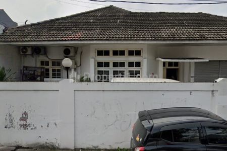 Dijual Rumah 2 Lantai Ex Kantor di Daerah Tebet Jakarta Selatan, Luas Tanah 402m2, Hadap Selatan