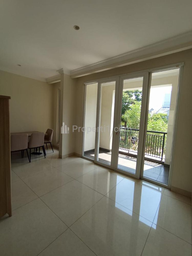 Disewakan Townhouse Senayan Residence Jakarta Selatan, Luas Tanah 160m2, 4+1 Kamar Tidur
