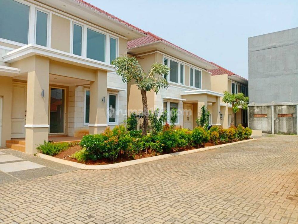 Disewakan Rumah Sangat Strategis di Jalan Ampera Raya Jakarta Selatan, Cocok untuk Kantor atau Tempat Tinggal