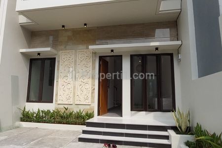Dijual Rumah 2 Lantai Konsep Bali Semi Furnished di Kencana Loka BSD, Luas Tanah 84m2, Luas Bangunan 108m2
