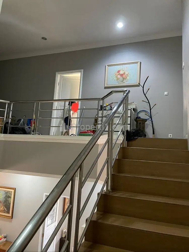 Dijual Rumah 2 Lantai Hook Full Furnished Siap Huni di Daerah Kembangan Jakarta Barat