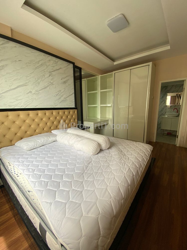 Disewakan Apartemen Terawat 3 BR di Puncak Dharmahusada, Surabaya