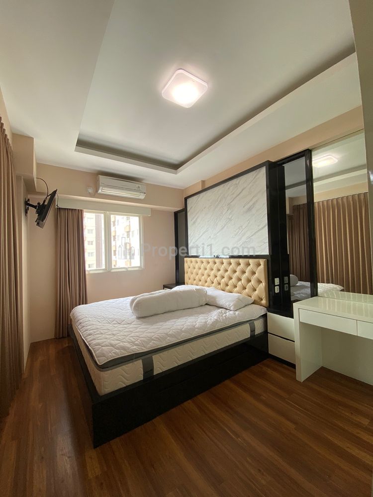 Disewakan Apartemen Terawat 3 BR di Puncak Dharmahusada, Surabaya