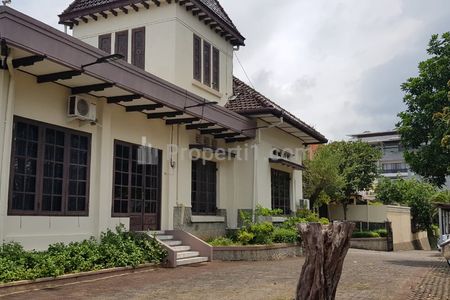 Dijual Rumah Besar di Atas Bukit di Semarang Selatan dengan View Kota Semarang