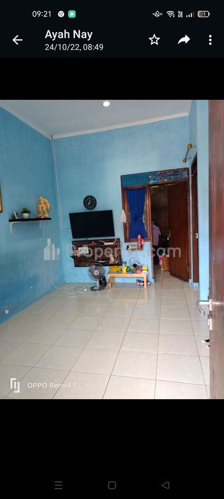 Ruang depan dan tengah dari arah luar
