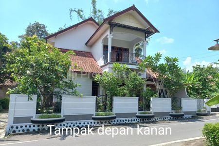 Rumah tampak dari kanan