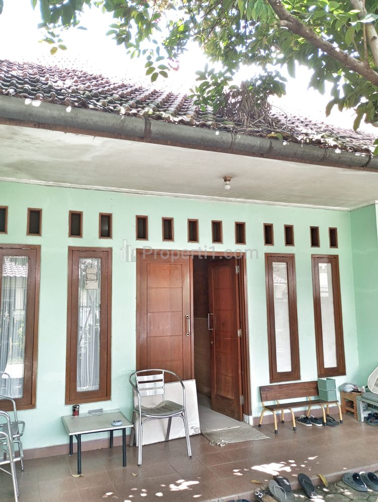 Dijual Rumah Asri Pinggir Jalan Dekat ke Stasiun Pondok Ranji di Jalan Menjangan Ciputat Timur Tangerang Selatan