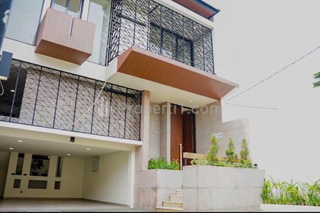 Dijual Rumah Brand New Town House Tropical Modern di Kemang Barat Jakarta Selatan