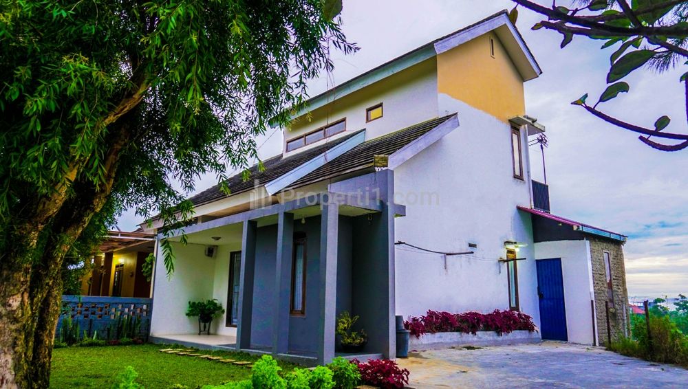 Jual Rumah Konsep Villa Pemandangan Kota Bandung dan Cimahi, di Komplek Kayu Manis Cisarua, Bandung Barat