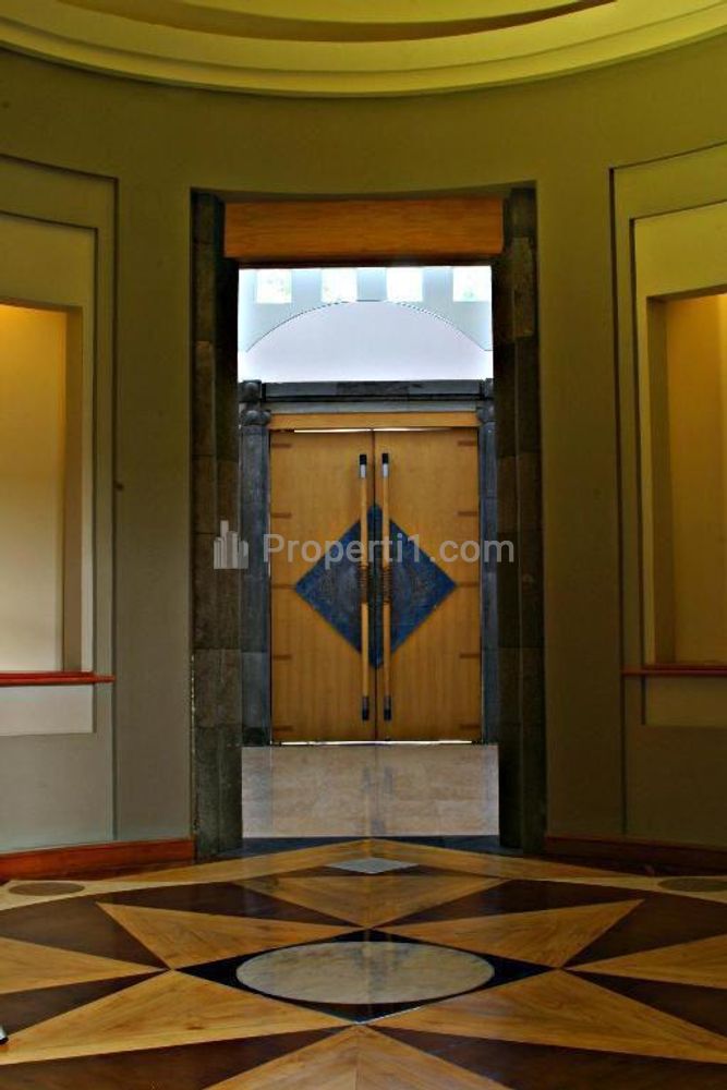 Jual Rumah Mewah Ada Kolam Renang di Menteng Jakarta Pusat, Luas Tanah 753m2, Luas Bangunan 520m2