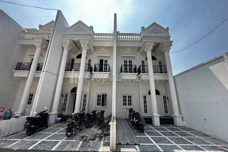 Jual Rumah Baru Desain American Classic di Kramat Jati Jakarta Timur