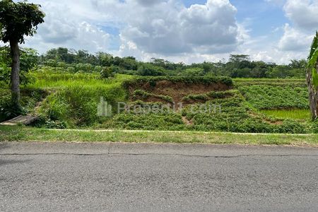 Dijual Tanah Strategis Luas 531 m2 di Tepi Jl Raya Mojogedang, Karanganyar, Solo, Jawa Tengah