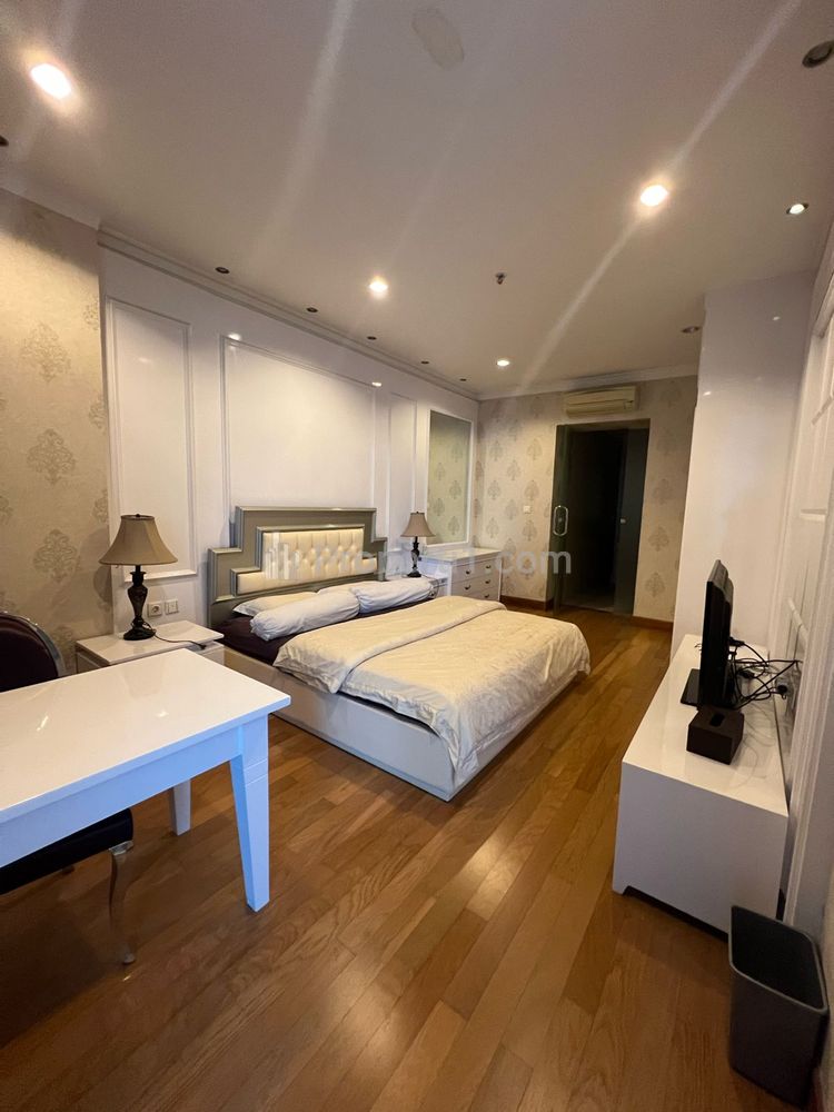 Dijual Apartemen Residence 8 Senopati di Kebayoran Baru Jakarta Selatan - 1BR Full Furnished