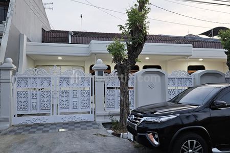 Sewa Rumah Mewah Full Furnished di Dharmahusada Indah Utara Surabaya Timur