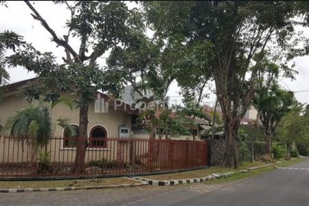 Jual Rumah Tua Masih Bagus di Taman Jemursari, Wonocolo, Surabaya Selatan - Kondisi Kosong Siap Huni