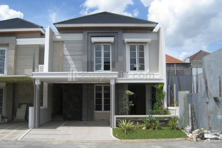 Jual Rumah Baru Mewah Elegant di Citraland Surabaya Villa Taman Telaga
