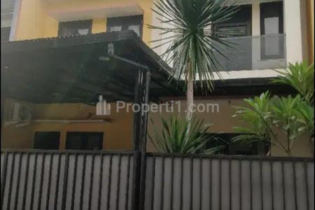 Jual Rumah Minimalis 2 Lantai di Jalan Selat Bangka Jakarta Timur