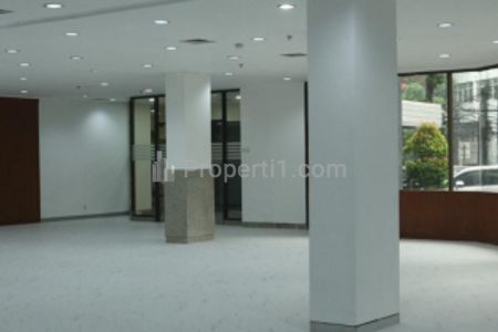 Disewakan Tempat Usaha Gedung Komersial Office Space Per Lantai di Melawai, Kebayoran Baru, Jakarta Selatan