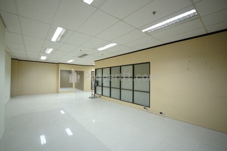 Disewakan Ruko di Gedung Komersial Office Space Per Lantai, Palmerah, Jakarta Barat