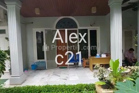 Dijual Rumah Kosong 1 Lantai di Senopati, Jakarta Selatan - LT 317 m2 LB 260 m2