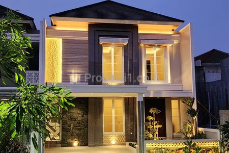 Jual Rumah Baru Mewah Semi Furnished di Villa Taman Telaga Citraland Surabaya dekat Gwalk