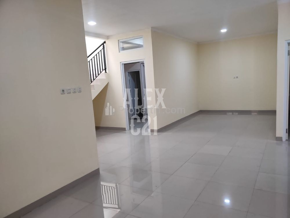 Jual Rumah 4+1 Kamar di Tebet Barat Jakarta Selatan