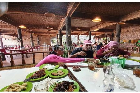 Dijual Cepat Rumah Makan Sunda di Jalan Raya Tangkuban Parahu Cikole Lembang, Masih Aktif Beroperasi, Lokasi Strategis Perlintasan Kawasan Wisata
