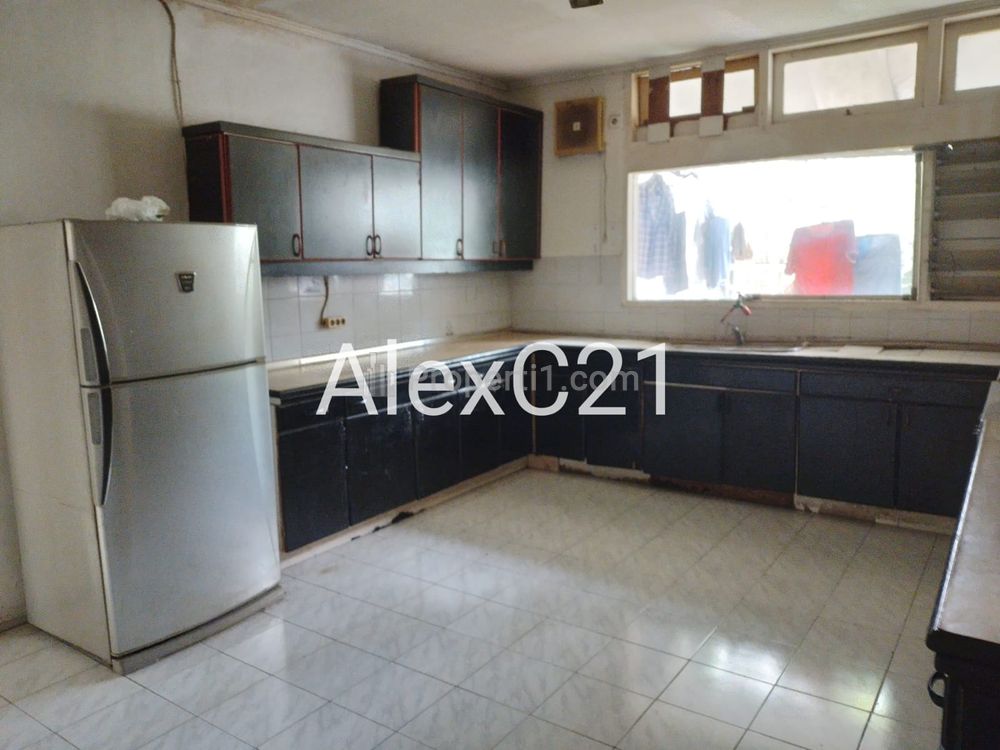 Dijual Rumah Lama di Kemang Jakarta Selatan (Hitung Tanah Saja)