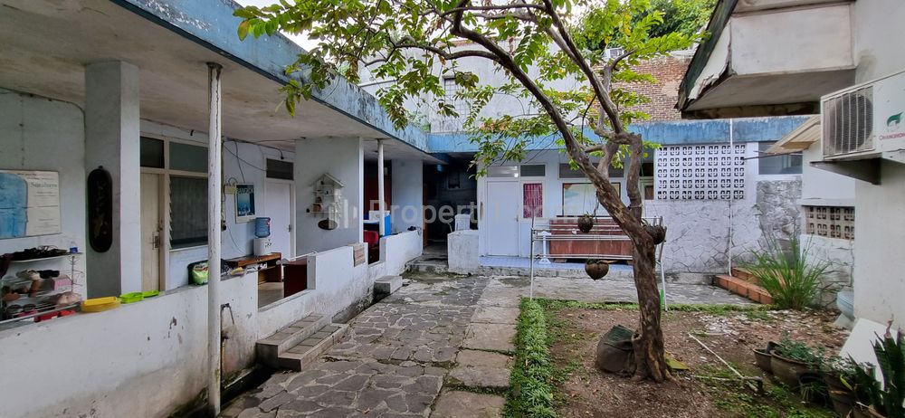 Dijual Rumah Lama di Jalan Kalimantan Bandung, Halaman Luas, Cocok Untuk Tempat Usaha