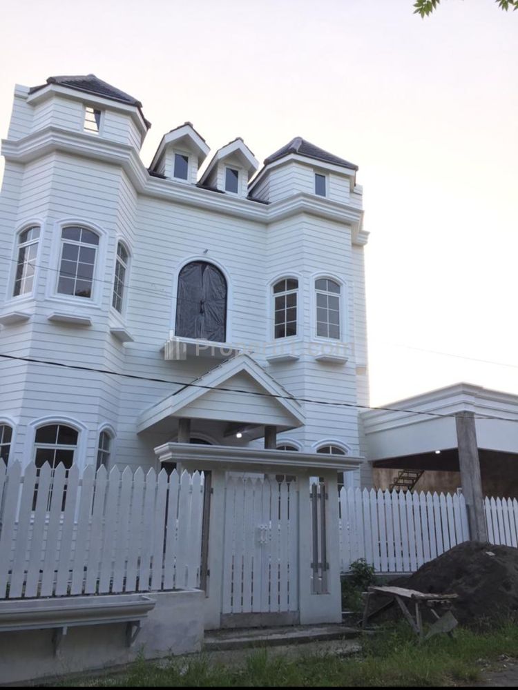 Dijual Rumah Baru American Classic Style Area Citraland Surabaya Barat - Lakarsantri PLUS Kolam Renang PRIBADI / PRIVATE Pool
