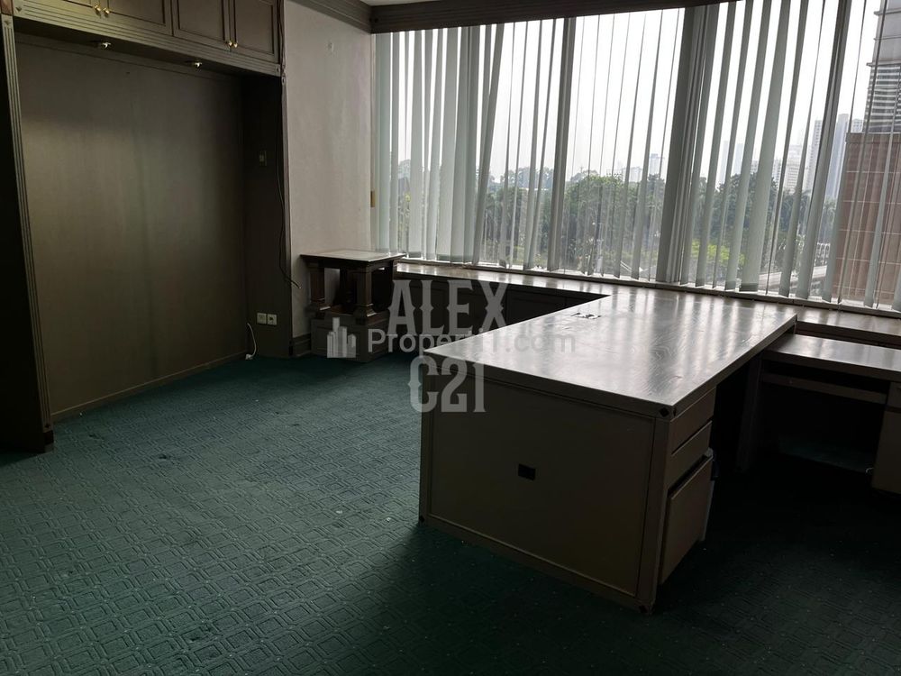 Disewakan Office Space Semi Furnished Luas 218m2 di Menara Sudirman, Jendral Sudirman, Jakarta Pusat