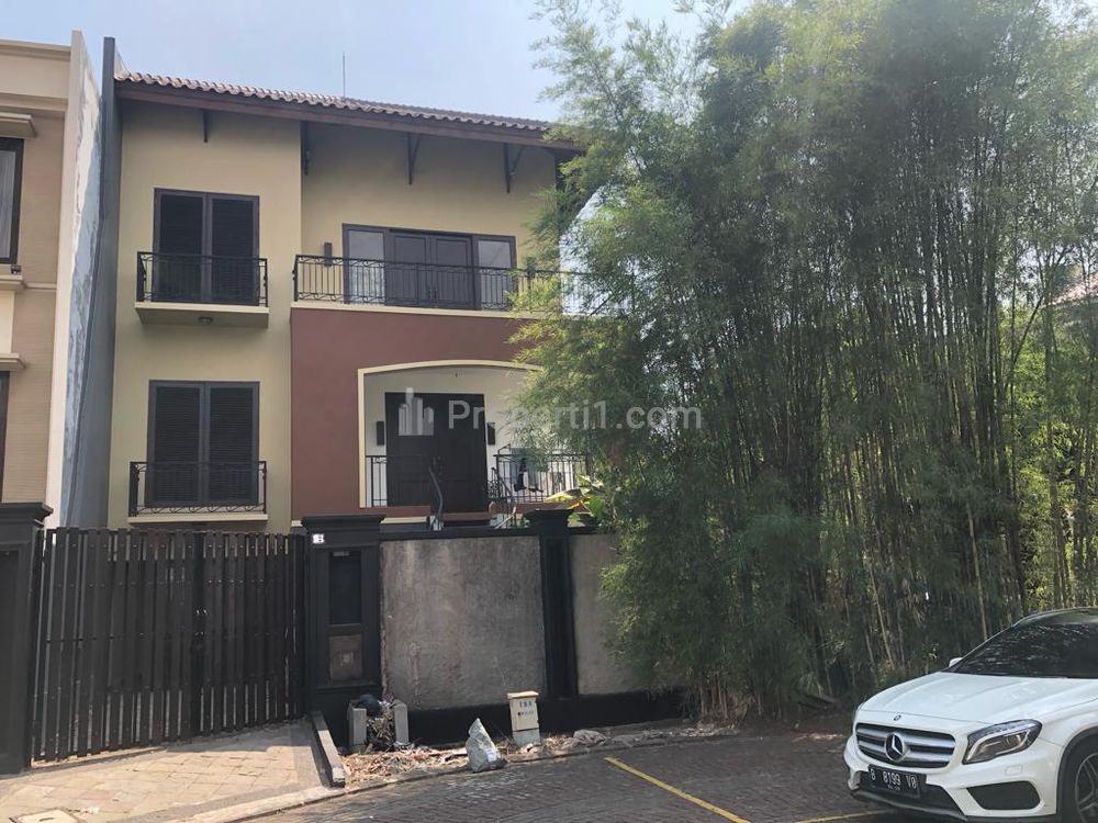 Dijual Rumah Siap Huni di Walet PIK 1 Jakarta Utara, Luas Tanah 311m2, Ada Kolam Renang