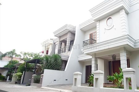 Jual Rumah Townhouse Classic Modern Brand New, Cilandak Jakarta Selatan