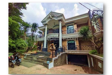 Jual Rumah Mewah Megah di Jl. Prof. Moch Yamin, Menteng, Jakarta Pusat